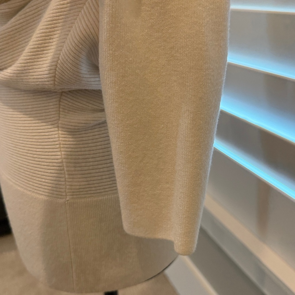 Banana Republic Ribbed White Sweater - Picture 3 of 5
